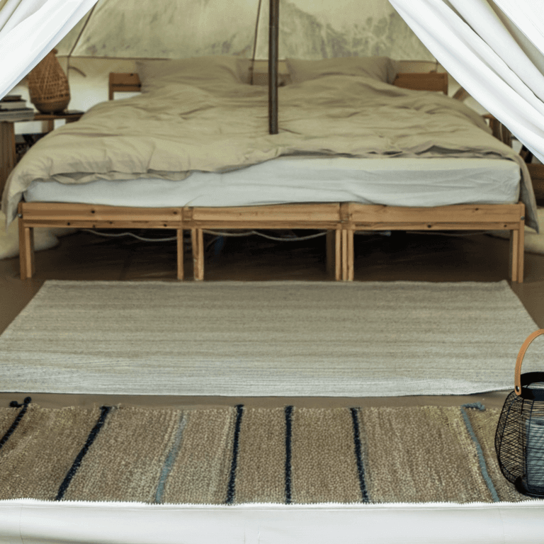 Glamping dans une tente type tipi avec un lit double